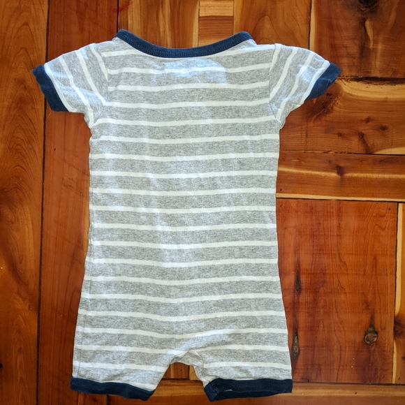 Carter's romper pajamas - Picture 2 of 2
